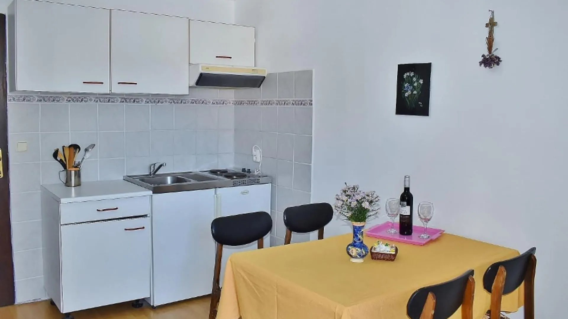 Apartments Jug - Comfort Studio Apartment With Balcony And Sea View Lopar