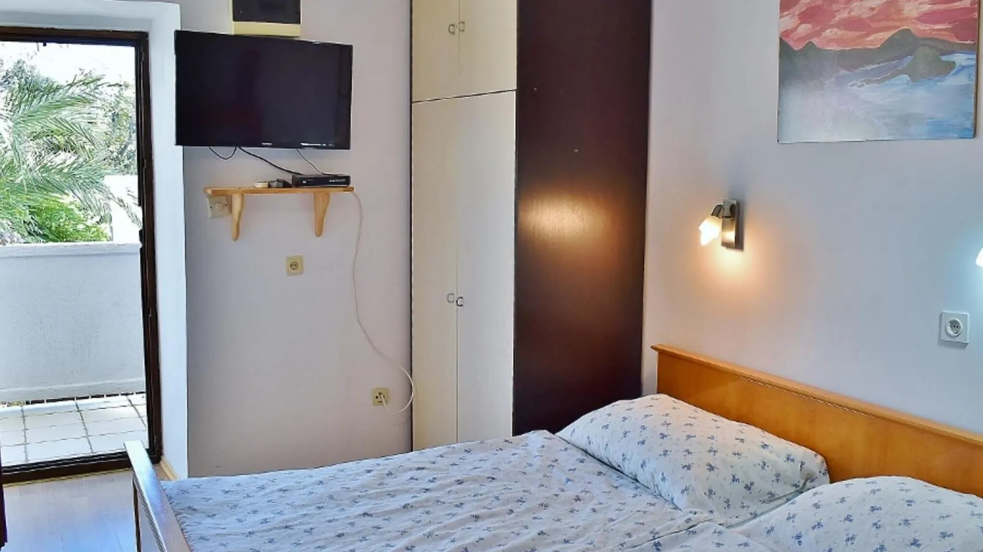 Apartments Jug - Comfort Studio Apartment With Balcony And Sea View Lopar 0*,  Croatia