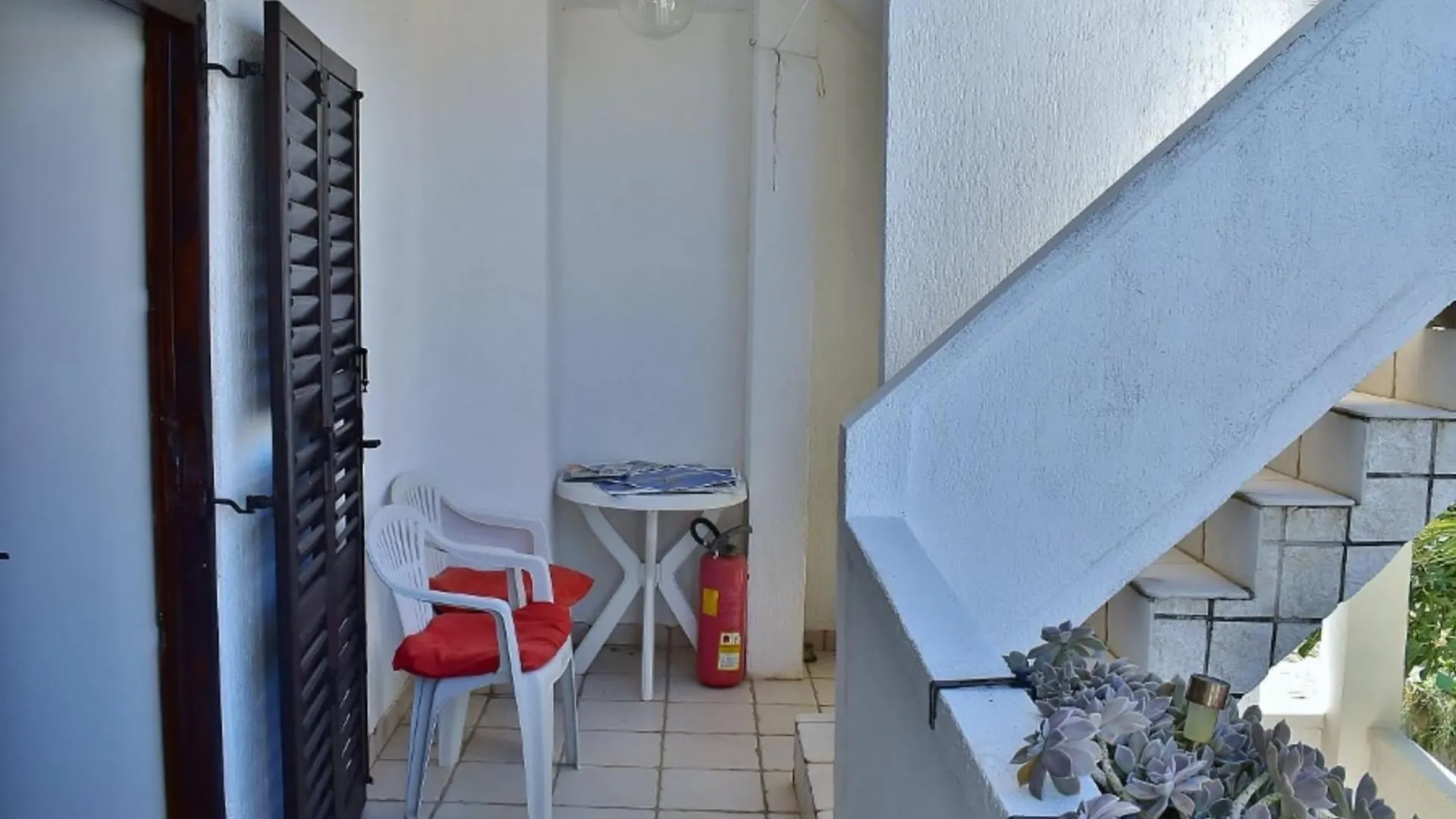Apartments Jug - Comfort Studio Apartment With Balcony And Sea View Lopar
